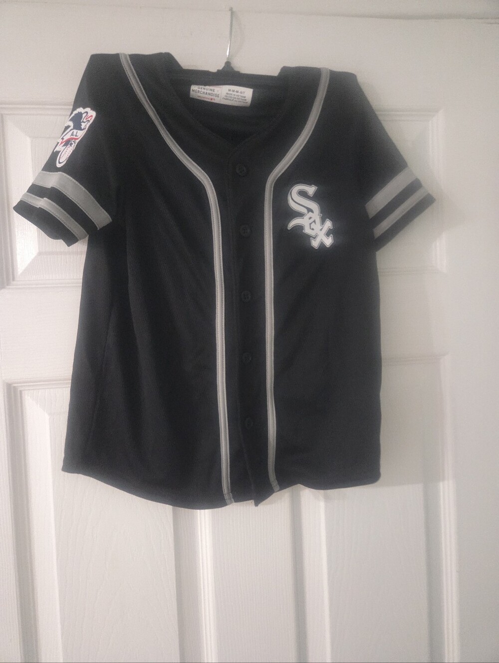 MLB Licensed Chicago White Sox Youth Button-Up Jersey - Black. 6/7